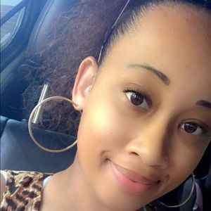 Meet your Posher, Charmayne